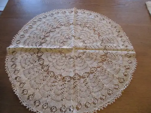 schöne alte   Tischdecke   Ø  57 cm  x  57 cm (  46  )