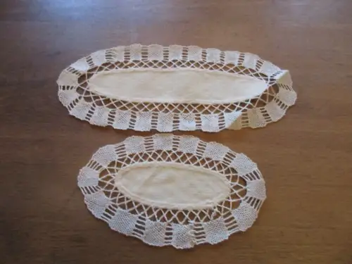 schöne alte   Tischdecke   Ø  39 cm ,  26 cm (  47  )