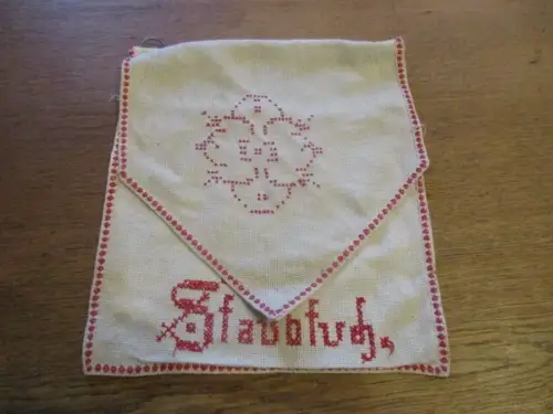 schöner alter Beutel fürs Staubtuch  rote Stickerei  Handarbeit