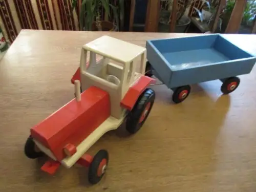 Traktor mit Anhänger ZT 300