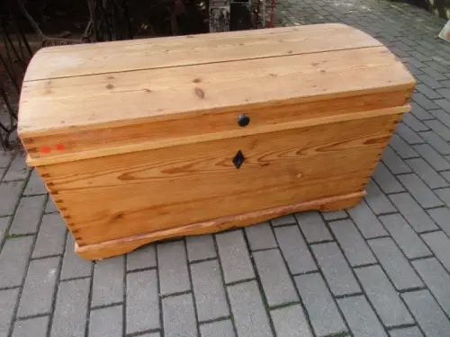 Truhe  Gründerzeit  um 1880  Weichholz   Runddeckeltruhe Nr. 11