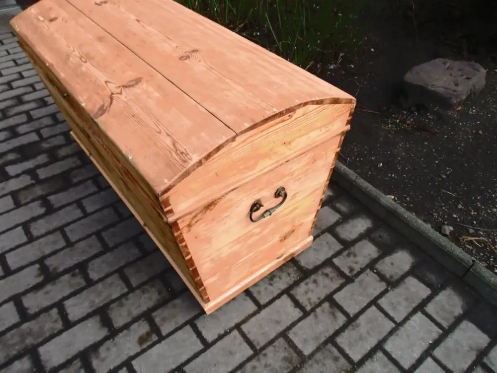 Truhe Jugendstil um 1900 Weichholz Runddeckeltruhe Nr. 9 4