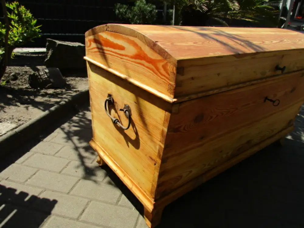 Truhe  Biedermeier um 1860  Weichholz  Runddeckeltruhe Nr.8 1