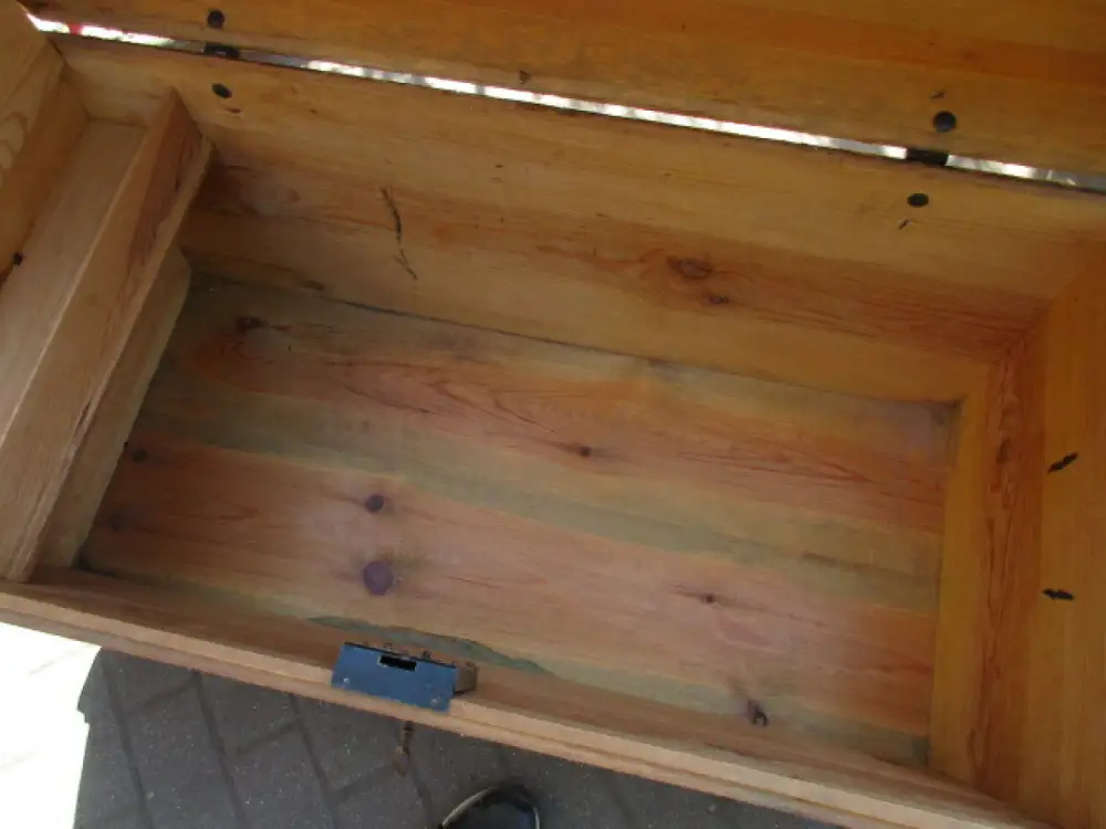 Truhe  Biedermeier um 1860  Weichholz  Runddeckeltruhe Nr.8 6