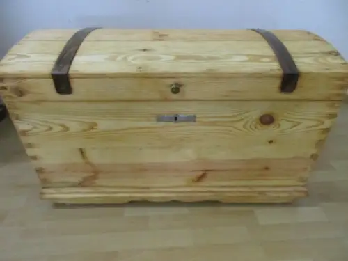 Truhe Jugendstil um 1900 Weichholz Runddeckeltruhe Nr.