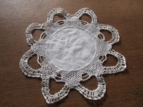 schönes altes Tischdeckchen, gehäkelt Handarbeit Ø 23 cm Nr.  ( 24 )
