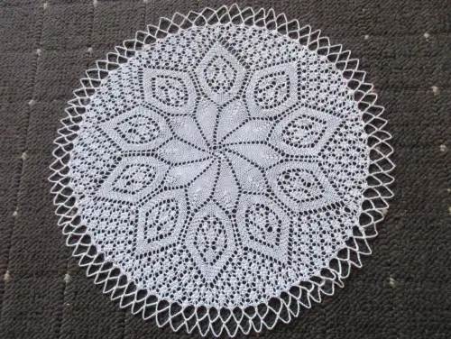 schönes altes Tischdeckchen Mitteldecke rund Handarbeit Häkelei Ø 27 cm