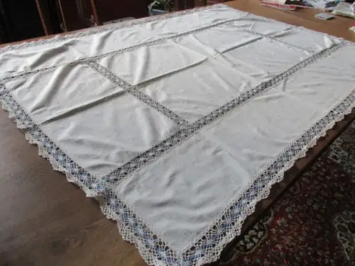 wunderschönes altes Tischtuch Tischdecke Leinen blaue Stickerei 140 x 102