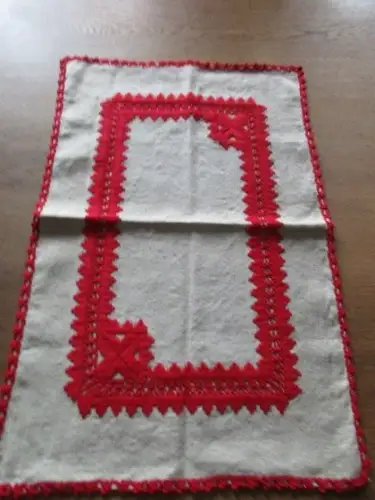 wunderschönes altes Tischtuch Tischdecke Leinen roter Stickerei 70 x 46 cm