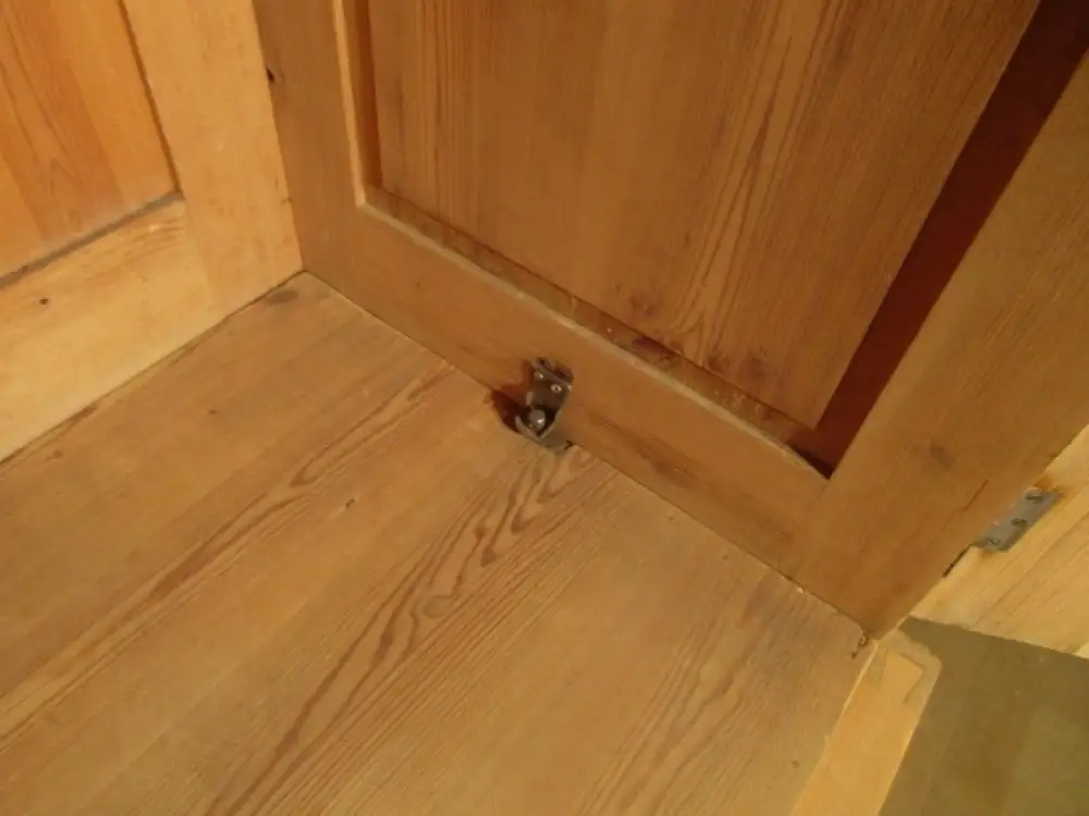 zweitüriger Kleiderschrank Dielenschrank  Jugendstil um 1900  Weichholz Zerleger 9