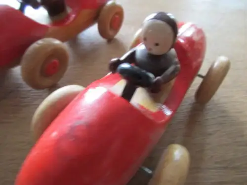 zwei Rennwagen