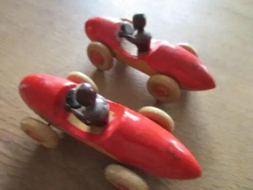 zwei Rennwagen