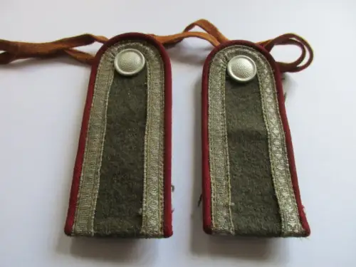NVA 1 paar Schulterstücke Unteroffizier 1956-71  alte Variante  ziegelrot