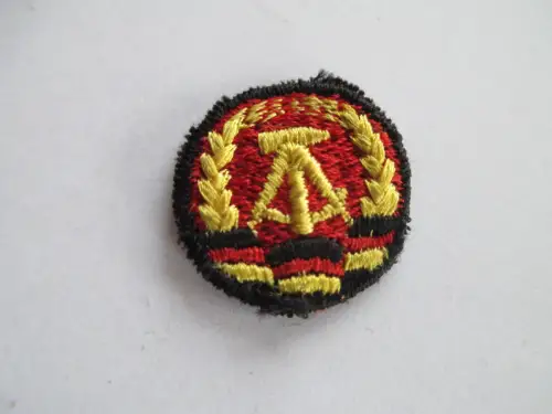 NVA Mützenkokade mit Staatsemblem