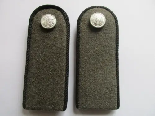 NVA 1 paar Schulterstücke Soldat Pioniere schwarz  alte Form