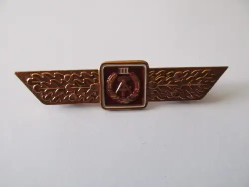 NVA einheitliches Klassifizierungsabzeichen  1965-85 Stufe 3 hohl geprägt