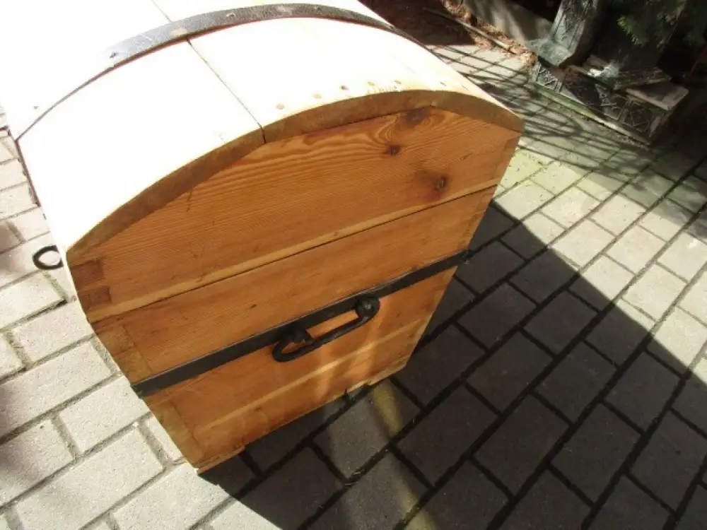 Prunktruhe Buckeltruhe Runddeckeltruhe Truhe Biedermeier um 1870 Weichholz Nr. 3 4