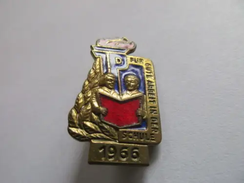 DDR Abzeichen fur gute Arbeit in der Schule  1962