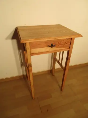 Tisch  mit Schublade Jugendstil um 1900 Weichholz