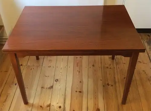 Unikat: Nussbaum Holztisch mit 5 Stühlen und Sitzbank  
