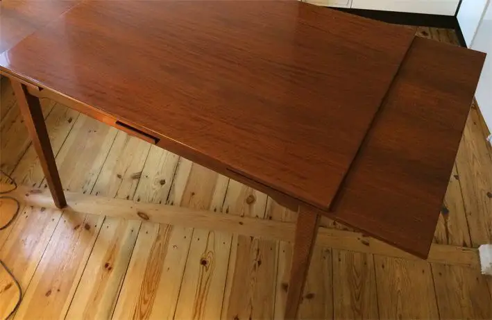 Unikat: Nussbaum Holztisch mit 5 Stühlen und Sitzbank   3