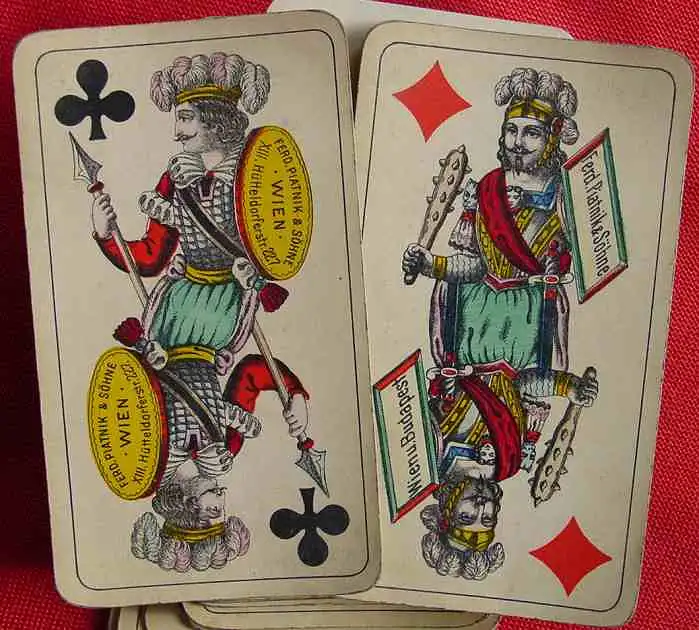 (1018804) Uralte Spiele-Kassette um 1890 ? Wunderschöner, alter Spielekasten mit Inhalt. Massiver, hochpolierter Holzkasten mit Metallzierleisten oben. Außenmaße : ca. 31 cm breit, Höhe ca. 6 cm, Tiefe ca. 17,5 cm. Verschließbarer Deckel.... 5