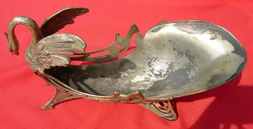 (1019508) Sehr alte Metall-Schale in Form eines Schwanes. 1904. Gewicht ca. 1,24 kg.
