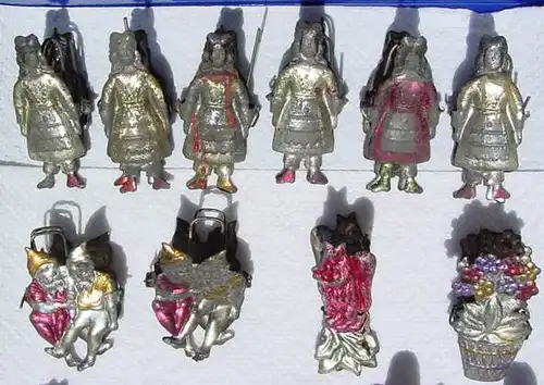 () Sehr alter Christbaumschmuck aus Metall (Blech), 46 Teile, um 1900 ? Siehe bitte Bilder u. Beschreibung
