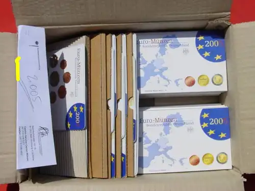 () 30 x Kursmünzen-Sätze Deutschland 2005. Spiegelglanz (PP) und Stempelglanz. Siehe bitte Beschreibung.

