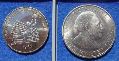 (1038943) Jamaica. Zwei Muenzen : 1 Dollar 1969 Bustamante, 1 Dollar 1982 Fussball