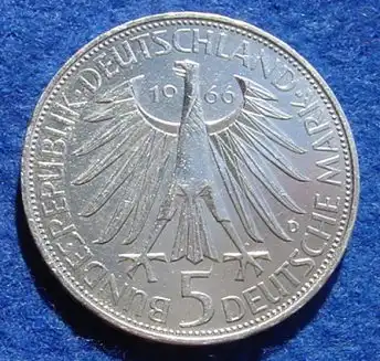 (1043371) 5 DM 1966 - D. Gottfried Wilhelm Leibniz. Silber-Gedenkmuenze. Deutschland