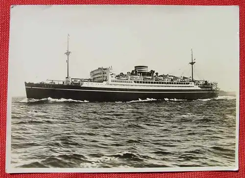 (1049628) Zwei alte Original-Fotos, datiert 1930. Schiff : Chichibu Maru. Format ca. 15 x 11 cm
