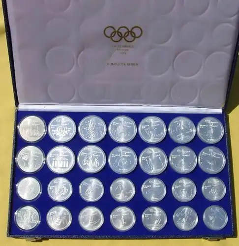 (1027102) Kanada XXI. Olympiade Montreal 1976. Komplett 28 Silbermuenzen. 943 g reines Silber !