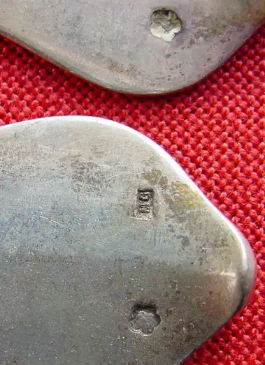 Neu u. gültig : Versandkosten betragen ab Euro 6,00 in BRD, egal ob woanders ein anderer Versandkostenbetrag genannt sein sollte. (1042423) Uraltes Silberbesteck in 9 Teilen, alle Teile mit je 2 Punzen  Echtes u. altes Silberbesteck bestehend aus 3... 1