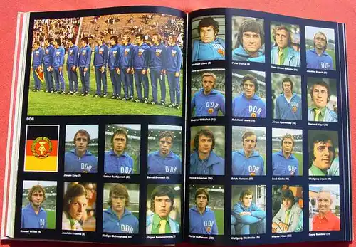 () "Fussball-Weltmeisterschaft 1974 Deutschland". Original-Unterschriften v. Hoeness und Breitner