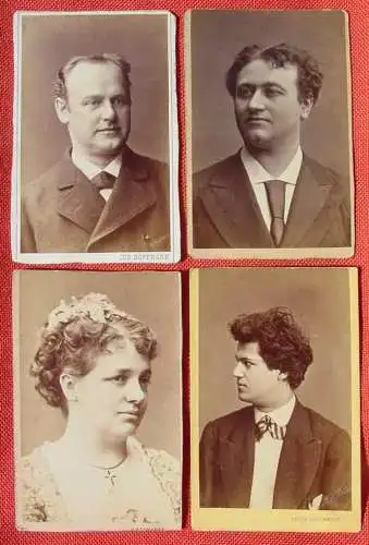 ! Neu : Versandkosten ab Euro 1,60 () Österreich / Wien : 4 sehr alte Fotografien auf Karton. Fotos zeigen vermutlich Burgschauspieler. Rückseiten der Fotos mit Namenshinweisen : Frau Hartmann, Herr Hartmann, Herr Schone (Schöne ?) H. Robert...