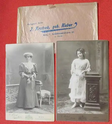 (1049326) Mädchen / Frauen. Wien. 2 x sehr alte Fotos auf Karton, Format ca. 11 x 16 cm. Siehe bitte Bilder