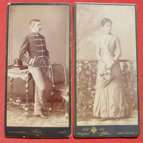 () Portraits Mann (Uniform) u. Frau. Wien. 2 x sehr alte Fotos auf Karton, Format ca. 10 x 21 cm. Siehe bitte Bilder