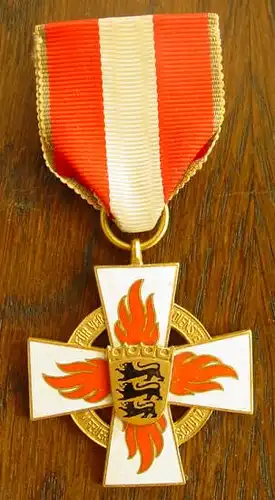 (2002421) Deutsches Feuerwehr-Ehrenkreuz BW, Stufe Gold. Mit Band und Trage-Nadel