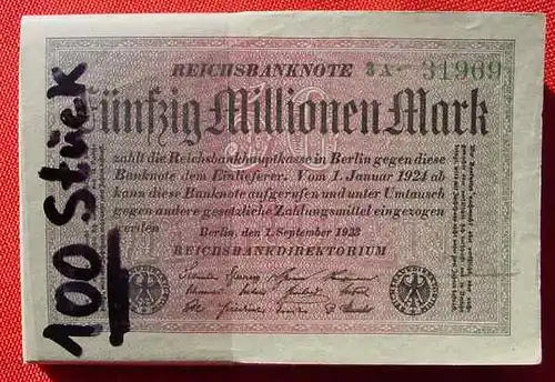 () Banknotenbuendel : 100 x 50 Millionen Reichsmark 1923. Reichsbanknoten