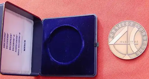 (1006532) Bronze-Medaille. Merck 40 Jahre 1948-1988. 52 g. Durchmesser 50 mm