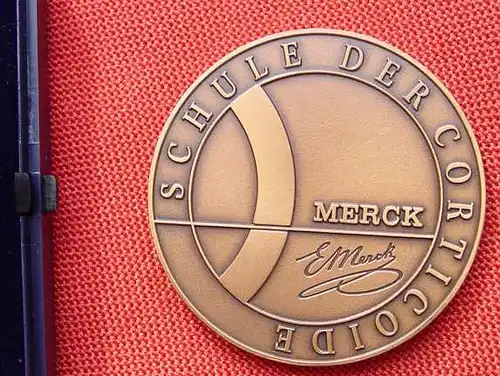 () Bronze-Medaille. Merck 40 Jahre 1948-1988. 52 g. Durchmesser 50 mm