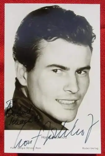Neu : Versandkosten ab Euro 1,25 () Original-Foto-Ansichtskarte von 'Horst Buchholz'. Mit persönlicher kleiner Widmung auf Bildseite u. Original-Unterschrift. Rückseite nochmals Vor-u. Zuname-Unterschrift mit 'Herzliche Grüsse'. Format ca. 9...