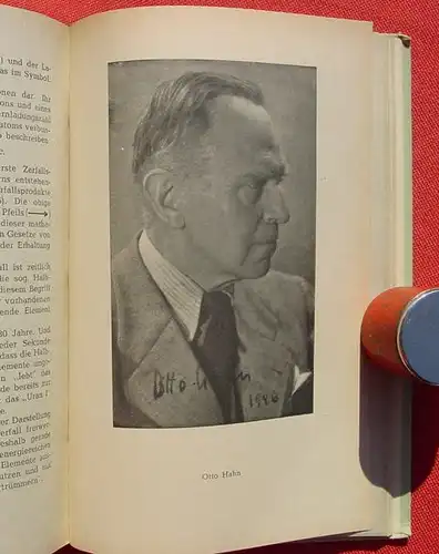 () Hermann Schueller "Weltmacht Atom" 696 S., mit Bildern. Ebner-Verlag, Ulm 1947