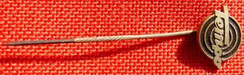 NEU ! Versandkosten ab 2,50 (intern ). Hübsche, alte Tempo KfZ-Anstecknadel  Schwarz mit 3 silberfarbenen Kreisen, darüber quer 'Tempo'. Höhe ca. 55 mm. Alter scheint schon sehr alt zu sein.