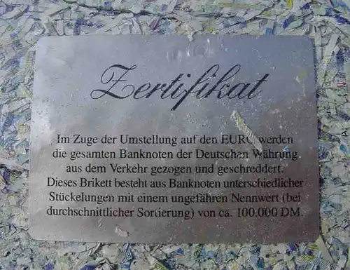 () Aus echten Banknoten : DM 100.000,- von 1948-2001 geschreddert