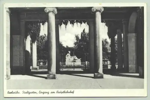(1021122) Ansichtskarte. Karlsruhe - Stadtgarten - Eingang am Hauptbahnhof. PLZ-Bereich pauschal 76131. Postalisch nicht gelaufen, um 1930er Jahre ?