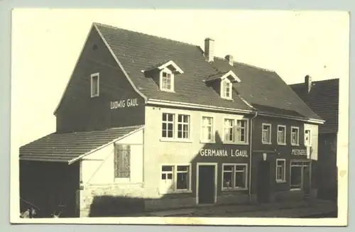 () Alte private Foto-Ansichtskarte mit Motiv aus Gaiberg (?) : 'Gasthaus zur Germania Ludwig Gaul'. Um 1935 ?