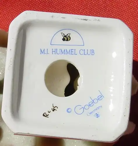 () Hummel-Figur "Ich bring dir was". TOP Zustand ! 10 cm hoch. Hummel Club. Goebel. Siehe bitte Bilder