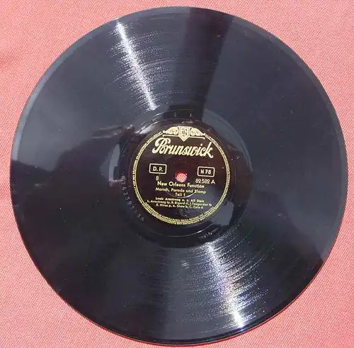 (3001008) Louis Armstrong. New Orleans Function. Alte Schellack-Schallplatte. Siehe bitte Beschreibung u. Bilder